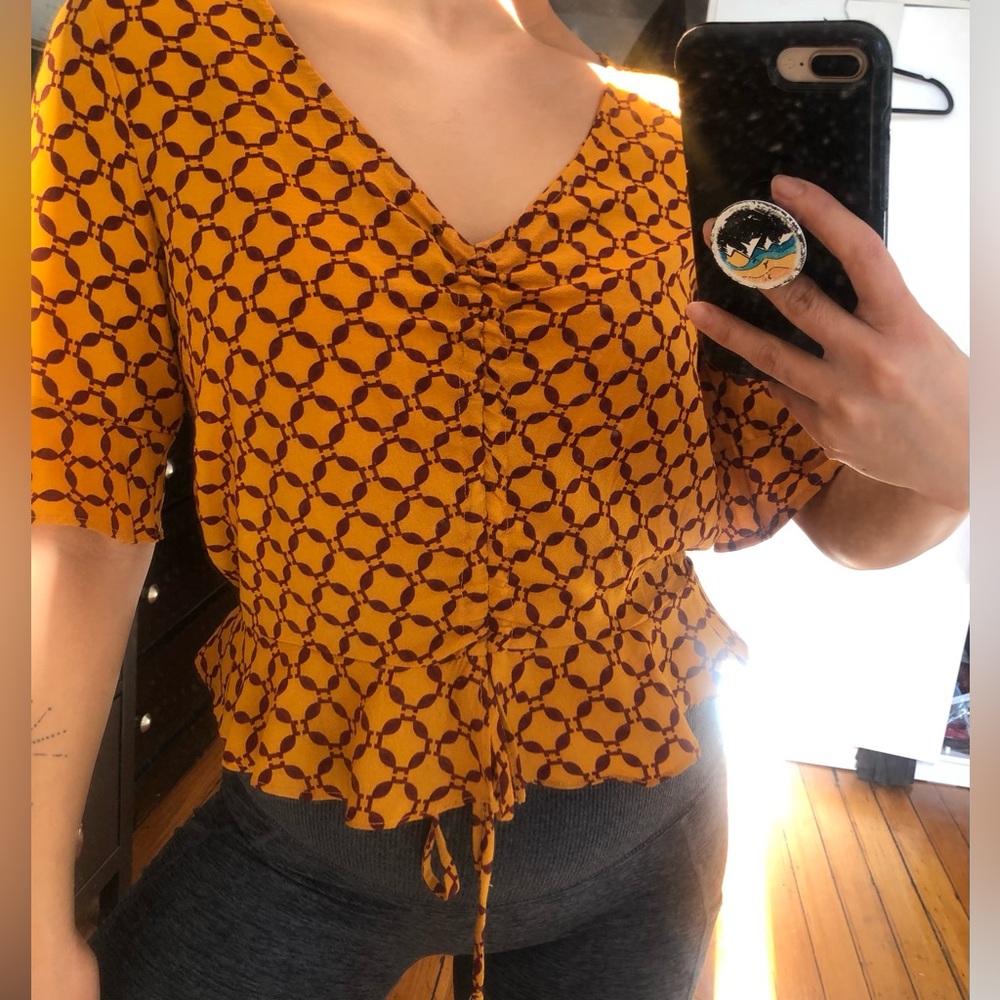 70s inspired yellow patterned flattering blouse
